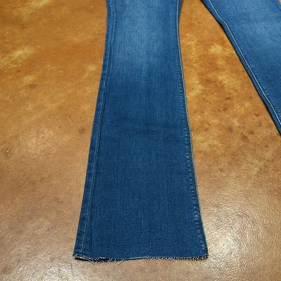 Nwt Hudson Mid rise Baby bell Blue Jeans. Size 29